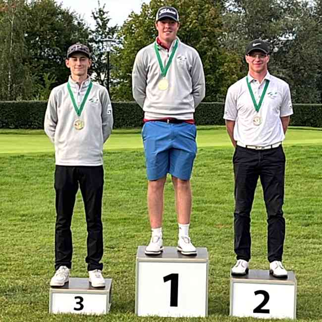 AK offen Jungen: Julian Schwarz, Julian Trost, Gustav Ordel (v.l.)